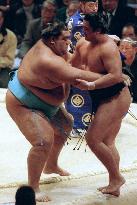 Musashimaru win big at Kyushu sumo